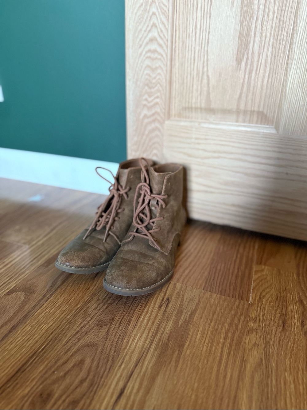 Women's Lace-Up Suede Ankle Boots in Brown